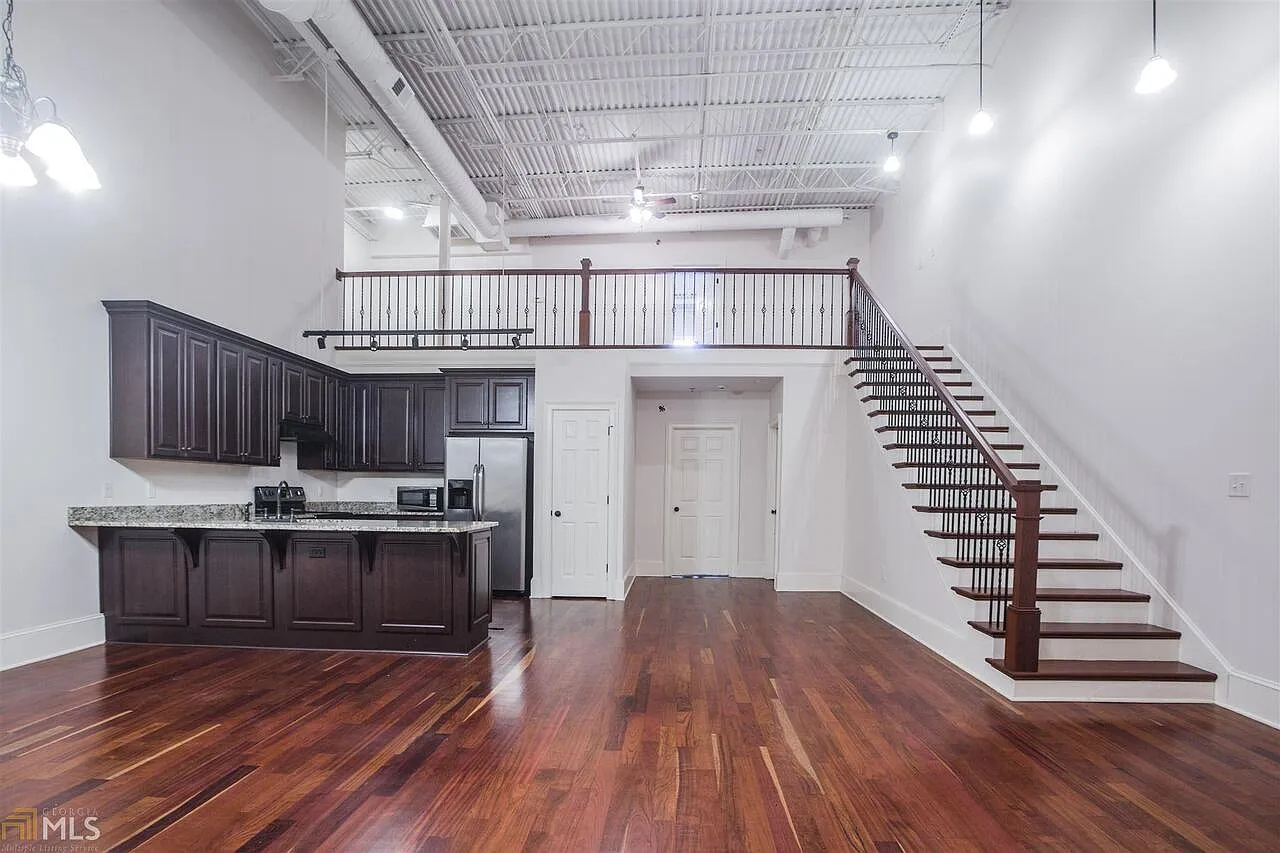2 bed, 2.5 bath, 1938 sqft, $2,400 — Photo 3