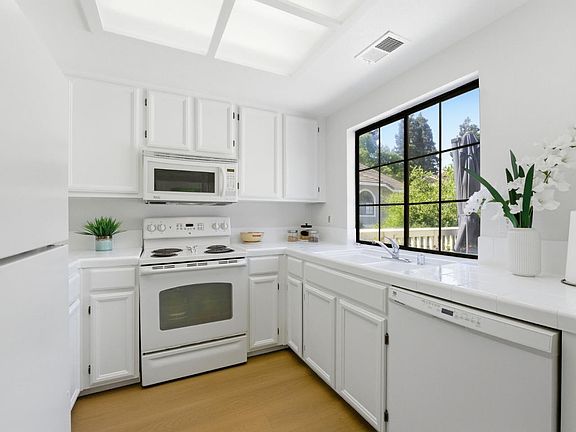5th image of 2845 Buena Knoll Ct