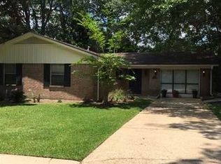 717 Pine Hills Rd, Ocean Springs, MS 39564