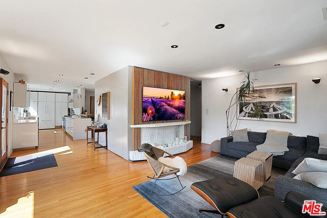 3 bed, 2.0 bath, 1449 sqft, $6,450 — Photo 2