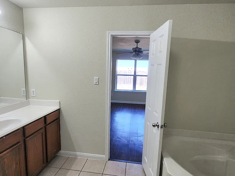 712 Lazy Crest Dr — Photo 13