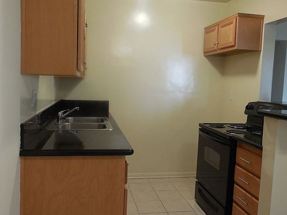 5th image of 220 Belmont Ave APT 01