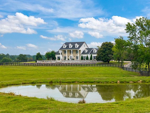 2nd image of 6425 Airport Rd