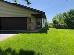 7207 Robinwood Trl, Woodbury, MN 55125
