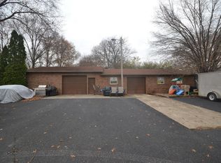 8 Dexter Ln, Belleville, IL 62221