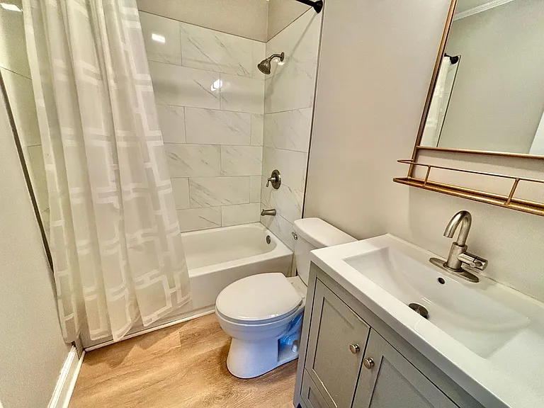 957 Vine St — Photo 5