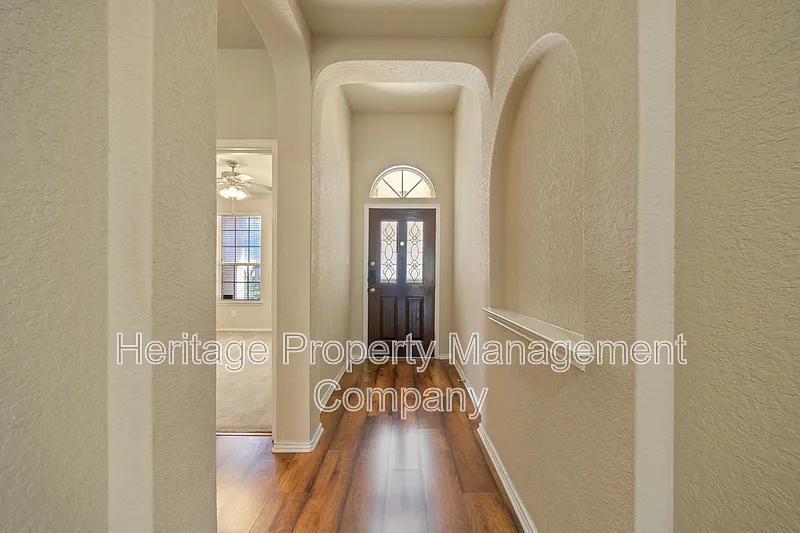 4 bed, 2.0 bath, 2472 sqft, $2,350 — Photo 3