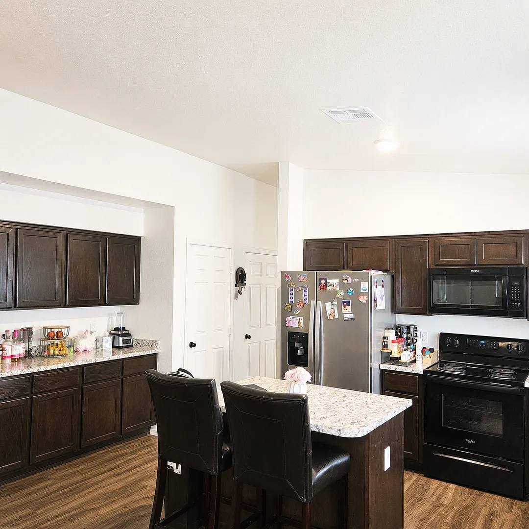 Almost Brand New Home for Rent! — Photo 4