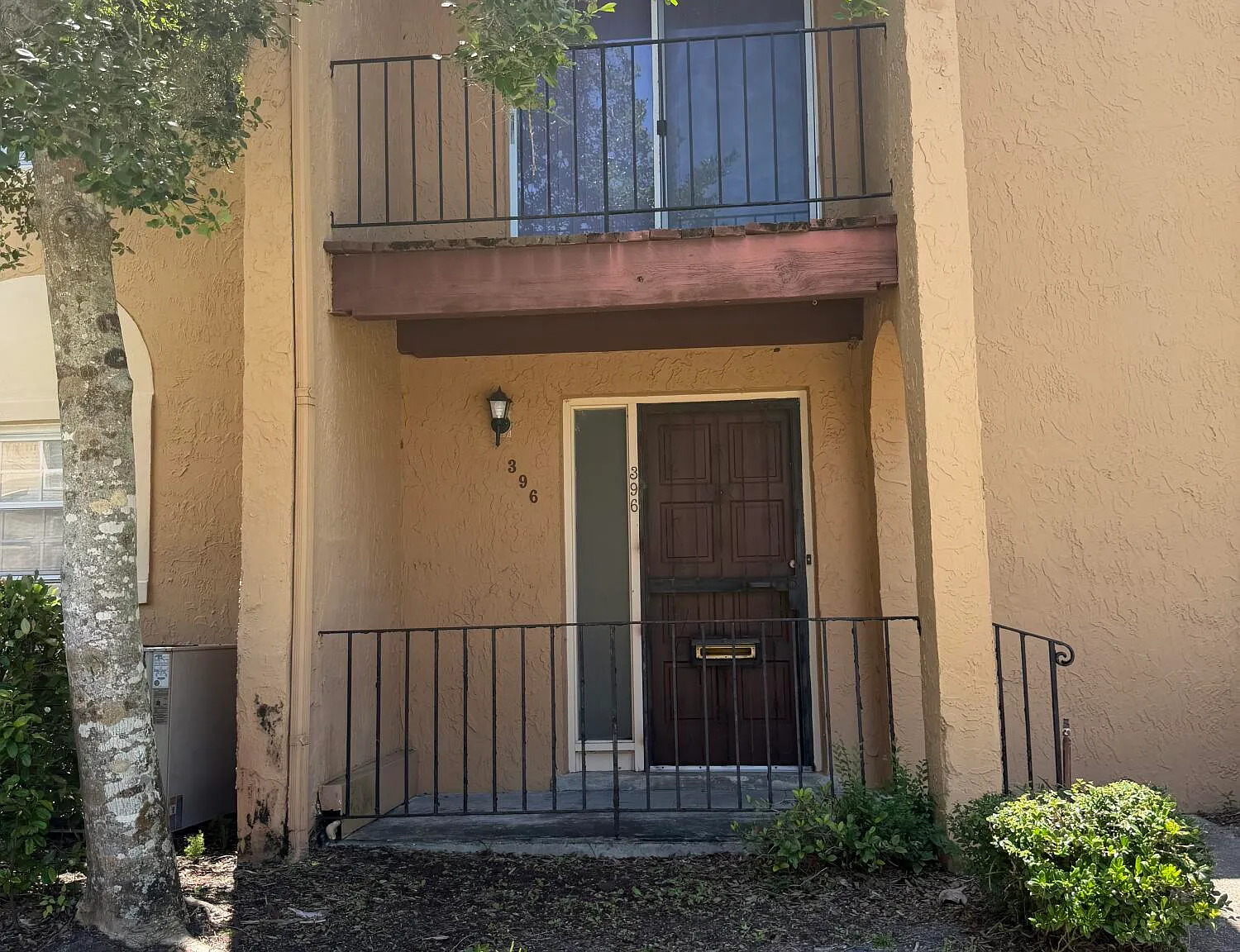 3 bed, 2.5 bath, 1800 sqft, $1,900 — Photo 1