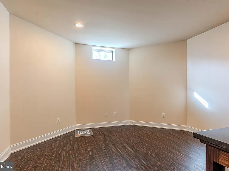 15316 Admiral Baker Cir — Photo 55