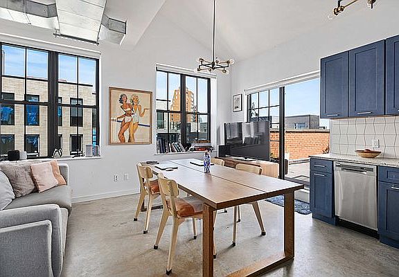 3rd image of 38 Roebling St Penthouse H