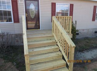 100 Meadow Farms Rd, Richlands, NC 28574