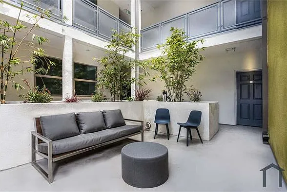 3 bed, 875 sqft, $3,668 — Photo 1