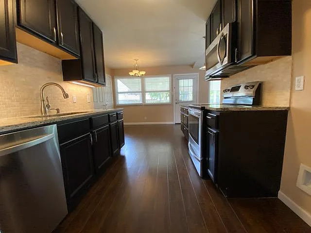 919 Melrose Dr — Photo 7