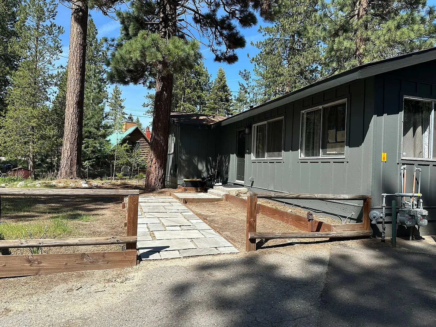 Lovely newly renovated 3Bd home available for a seasonal lease (3-6 months)! Call today to inquire! — Photo 2