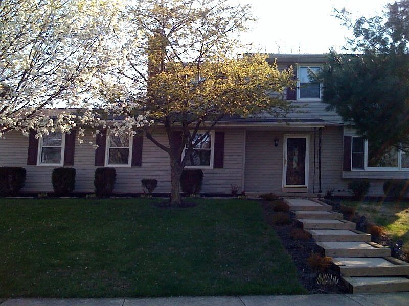 1st image of 2604 Robert Ln