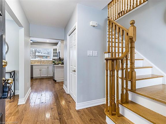 4th image of 6 Norval Cres