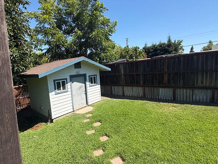 3404 Marshall Ave — Photo 12