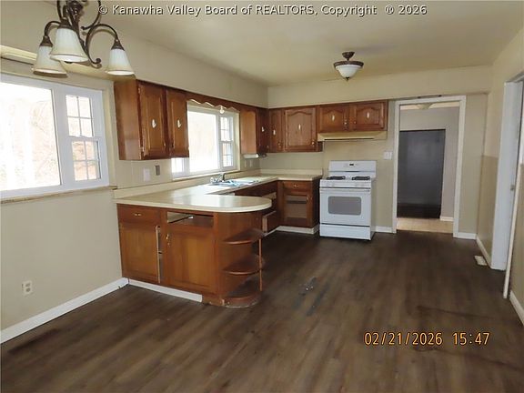 3rd image of 2122 Valley Grove Rd