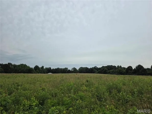 14601 E Loyola Rd, Mount Vernon, IL 62864