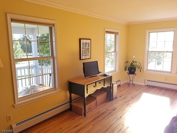 4th image of 19 E Field Dr