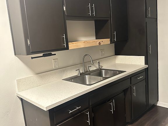 4th image of 815 Loma Ave APT 5