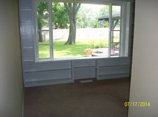 825 Parkway Dr, Wheaton, IL 60187