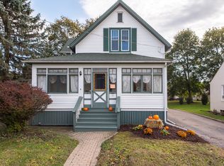 22 Michigan Ave, East Dundee, IL 60118