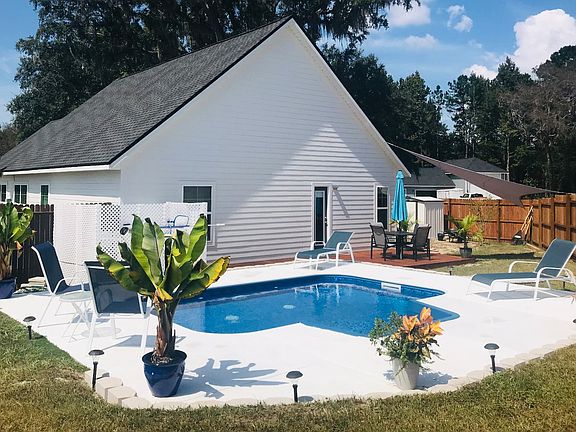 3rd image of 129 SW Great Oak Ct
