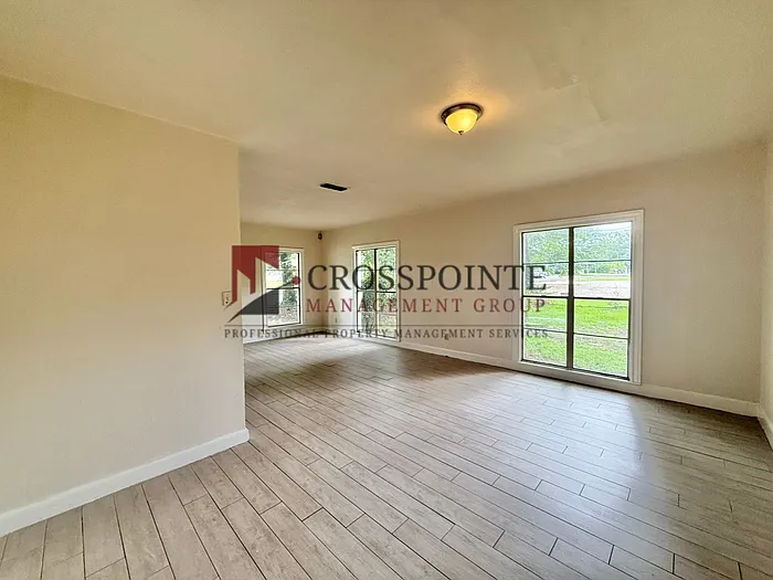 1120 Augusta Ave — Photo 6