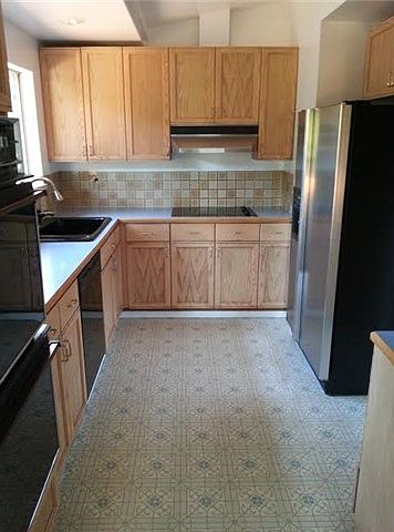 2nd image of 16705 NE 28th St