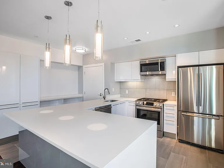 1252 Wisconsin Ave NW #301 — Photo 3