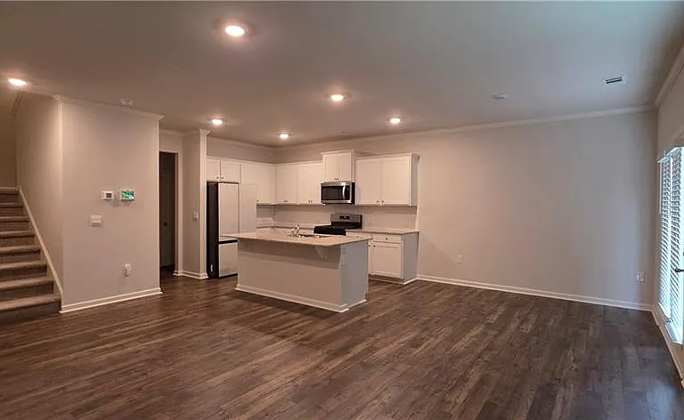 3370 Greyton Dr — Photo 3