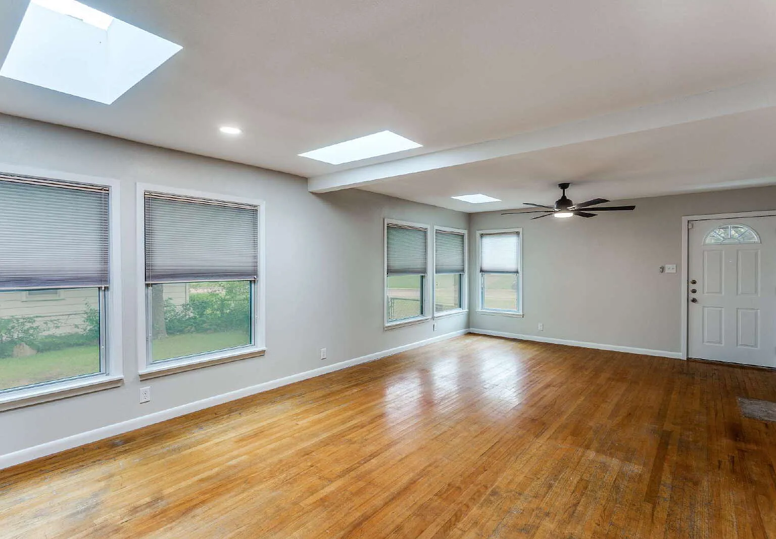 2 bed, 1.0 bath, 1350 sqft, $1,650 — Photo 3