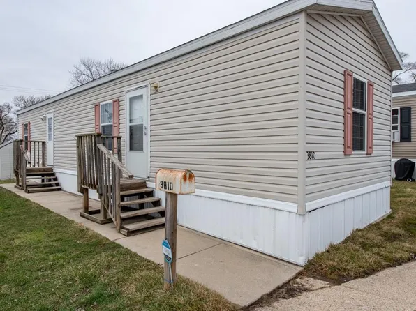 3810 1st St, Park City, IL 60085