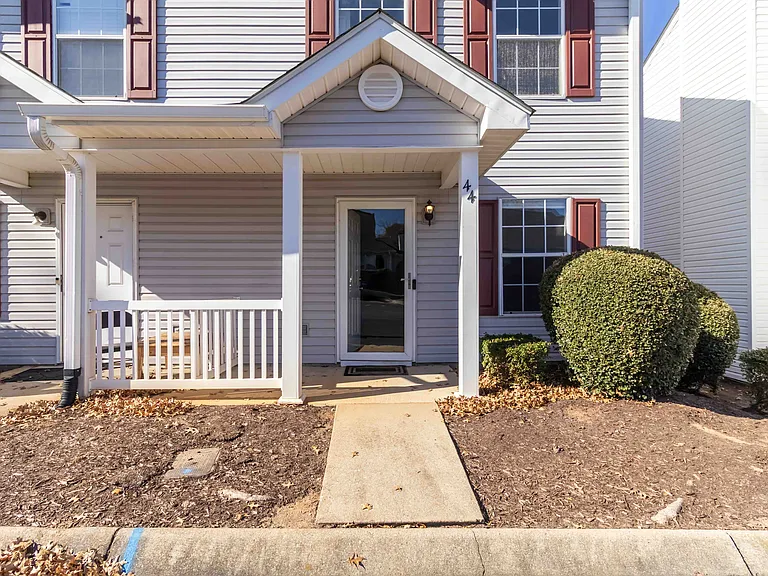 44 Hayfield Ln — Photo 4