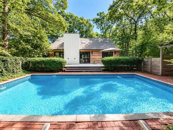 9 Diane Dr, East Hampton, NY 11937