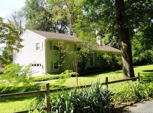7 Deepwood Dr, Danbury, CT 06810