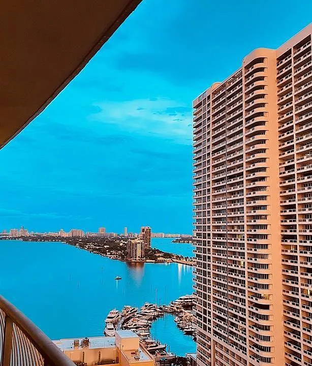 1750 N Bayshore Dr #2106