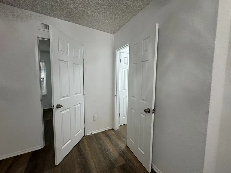 6736 Cleon Ave — Photo 11