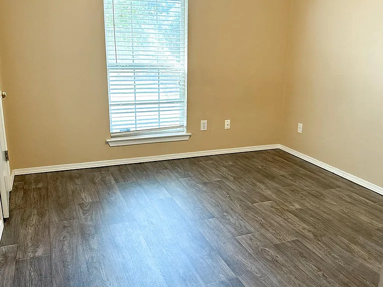 1456 Champion Cv — Photo 13