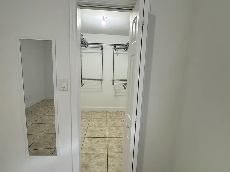 1135 W 28th St #6 — Photo 9