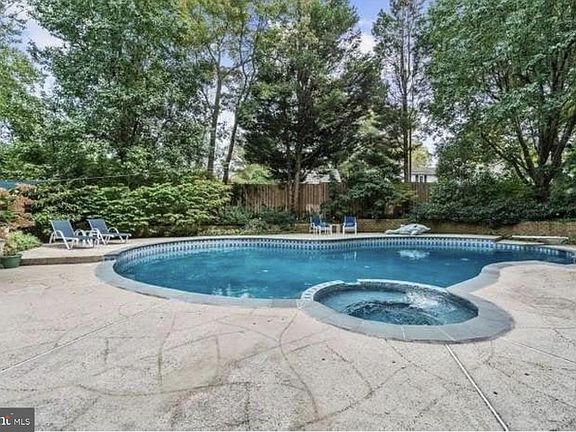 3rd image of 3911 Sandalwood Ct
