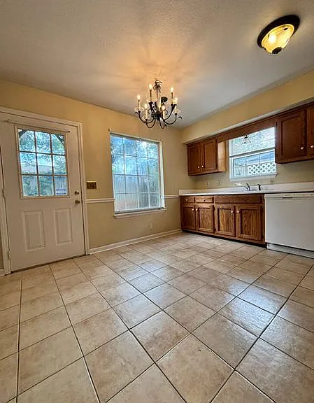 211 Hillside Ct — Photo 10