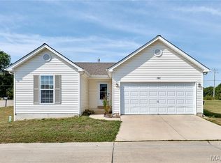 101 Equestrian Dr, Winfield, MO 63389