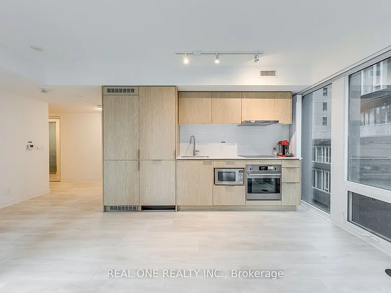 60 Shuter St #303 — Photo 10