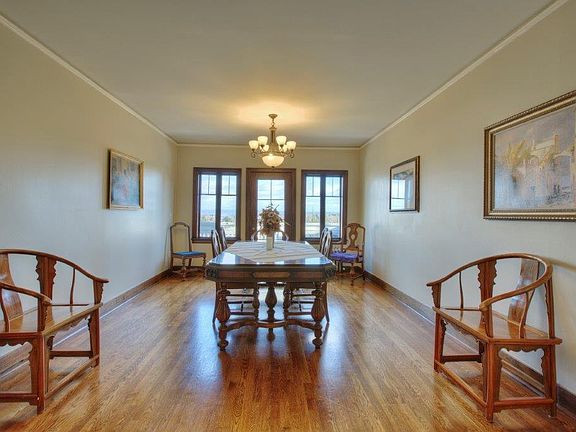 Dining area with a balcony and a spectacular view