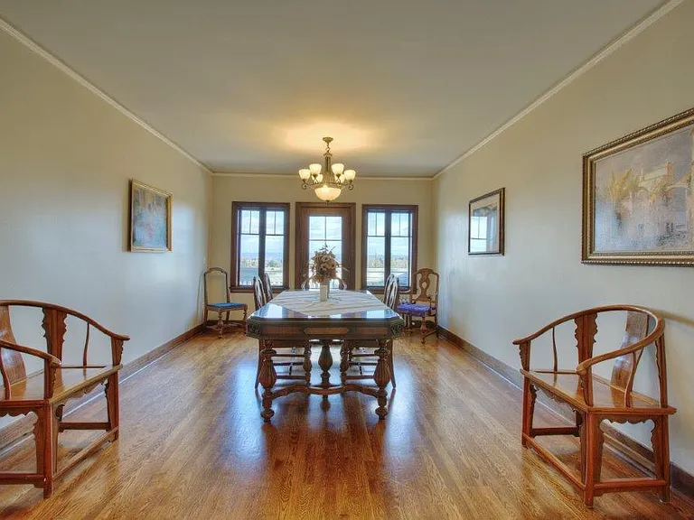 Dining area with a balcony and a spectacular view