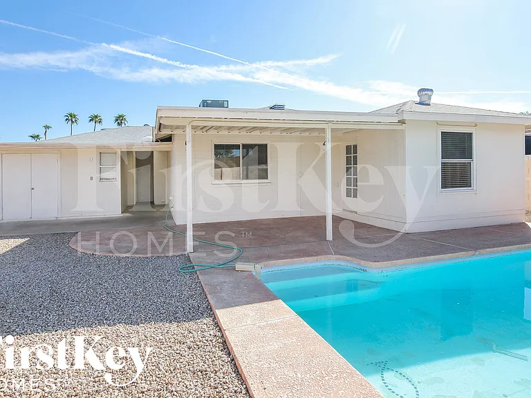 2324 E Paradise Dr — Photo 14