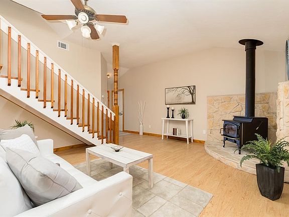 4th image of 2906 Wood Fox Dr